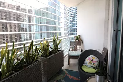 300 S Biscayne Blvd #T-3504, Miami, FL 33131 - Photo 2