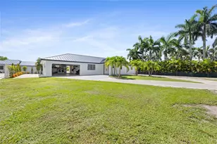 23421 SW 217th Ave, Homestead, FL 33031 - Photo 4