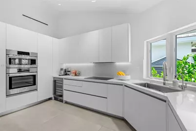 9033 Emerson Ave, Surfside, FL 33154 - Photo 10