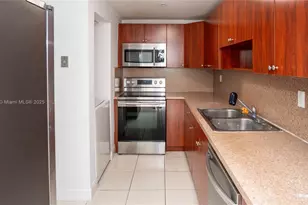 10090 NW 80th Ct, Hialeah Gardens, FL 33016 - Photo 6