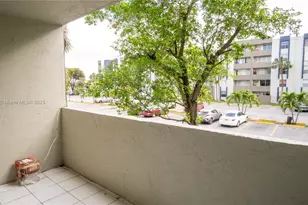 10090 NW 80th Ct, Hialeah Gardens, FL 33016 - Photo 4