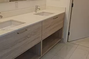 16385 Biscayne Blvd, North Miami Beach, FL 33160 - Photo 10