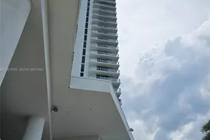 16385 Biscayne Blvd, North Miami Beach, FL 33160 - Photo 18