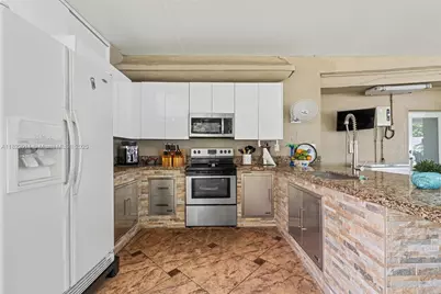 230 W 47th St, Hialeah, FL 33012 - Photo 50