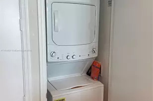 55 SE 6th St, Miami, FL 33131 - Photo 8