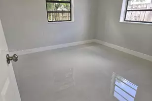 257 E 38th St, Hialeah, FL 33013 - Photo 12