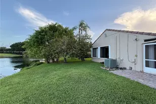 566 Village Lake Dr, Weston, FL 33326 - Photo 6