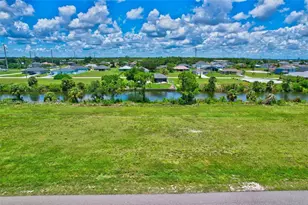 2625 NE 5th Pl, Cape Coral, FL 33909 - Photo 2