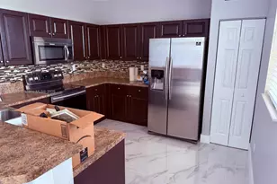239 SE 37th Pl, Homestead, FL 33033 - Photo 4