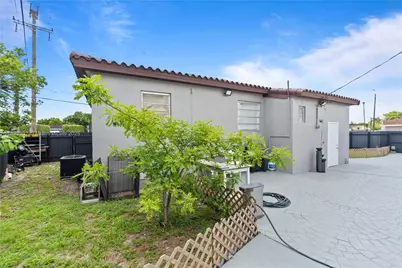 6474 Palm Ave, Hialeah, FL 33012 - Photo 12