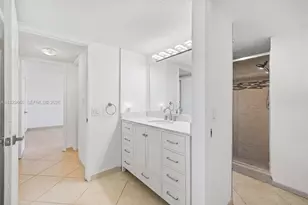 3731 N Country Club Dr, Aventura, FL 33180 - Photo 22