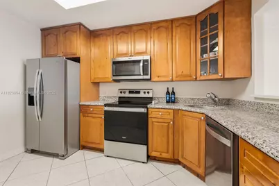 3375 N Country Club Dr #602, Aventura, FL 33180 - Photo 8