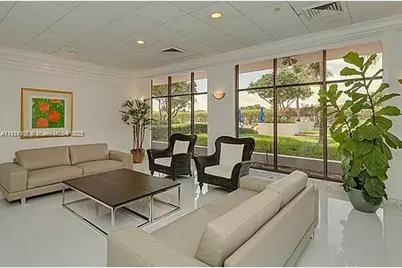 5700 Collins Ave #4N, Miami Beach, FL 33140 - Photo 2