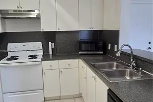 9300 Fontainebleau Blvd, Miami, FL 33172 - Photo 8