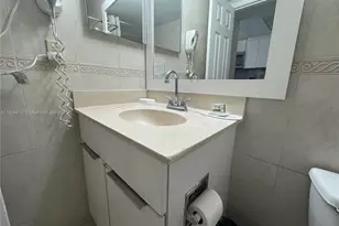 19201 Collins Ave, Sunny Isles Beach, FL 33160 - Photo 38