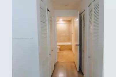 801 Brickell Key Blvd #807, Miami, FL 33131 - Photo 6