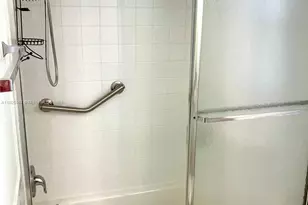 9041 Sunrise Lakes Blvd, Sunrise, FL 33322 - Photo 22