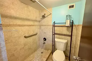 6039 Collins Ave, Miami Beach, FL 33140 - Photo 20