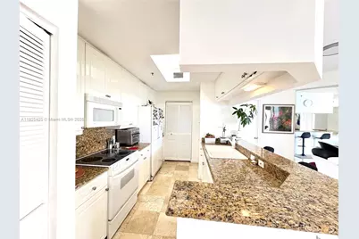 808 Brickell Key Dr #1103, Miami, FL 33131 - Photo 4