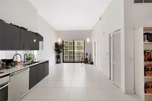 31 SE 6th St, Miami, FL 33131 - Photo 18
