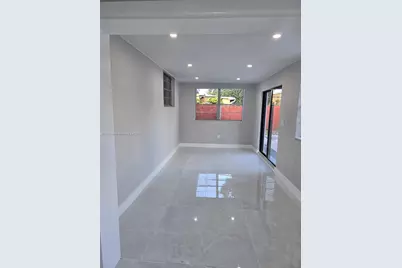 954 W 72nd Pl, Hialeah, FL 33014 - Photo 8