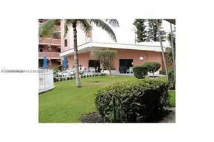 180 NE 12th Ave, Hallandale Beach, FL 33009 - Photo 24