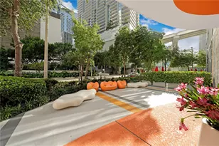 31 SE 6th St, Miami, FL 33131 - Photo 2