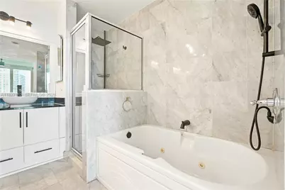 31 SE 5th St #4021, Miami, FL 33131 - Photo 16