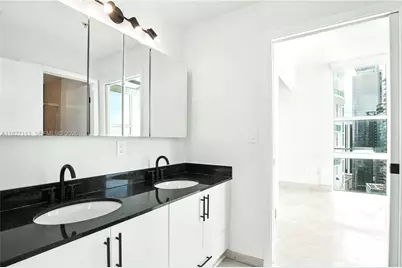 31 SE 5th St #4021, Miami, FL 33131 - Photo 18