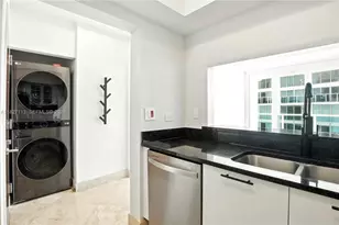 31 SE 5th St, Miami, FL 33131 - Photo 18