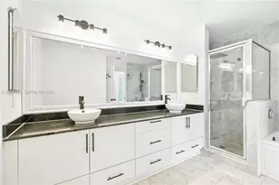 31 SE 5th St, Miami, FL 33131 - Photo 14