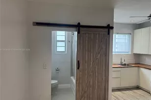 637 12th St, Miami Beach, FL 33139 - Photo 2