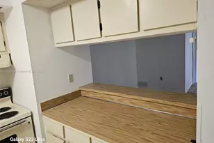 907 NE 199th St, Miami, FL 33179 - Photo 10