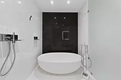 300 Biscayne Boulevard Way #5009W, Miami, FL 33131 - Photo 16