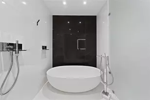 300 Biscayne Blvd Way, Miami, FL 33131 - Photo 16