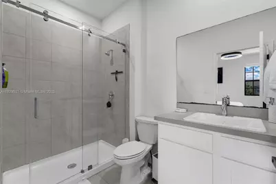 617 SW 11th St, Florida City, FL 33034 - Photo 14