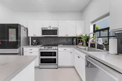 617 SW 11th St, Florida City, FL 33034 - Photo 2