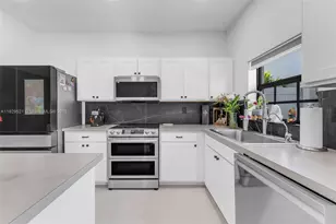 617 SW 11th St, Florida City, FL 33034 - Photo 2