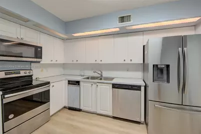 2808 N 46th Ave #E353, Hollywood, FL 33021 - Photo 14