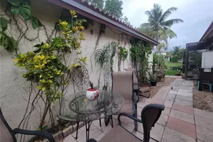 810 SW 113th Terrace, Pembroke Pines, FL 33025 - Photo 16
