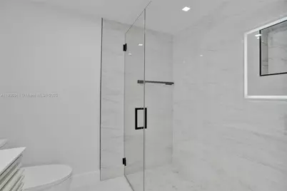 1840 NE 199th St, Miami, FL 33179 - Photo 28