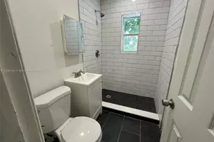 200 NW 13th St, Miami, FL 33136 - Photo 4