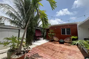 323 NW 105th St, Miami, FL 33150 - Photo 44