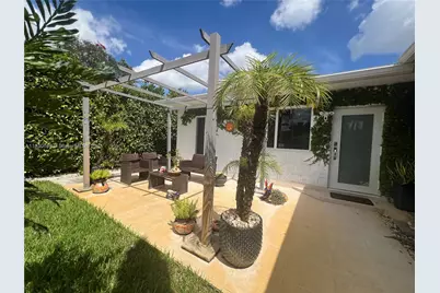 323 NW 105th St, Miami, FL 33150 - Photo 58