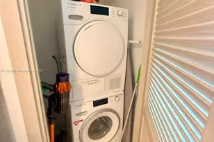 1000 Brickell Plaza, Miami, FL 33131 - Photo 8