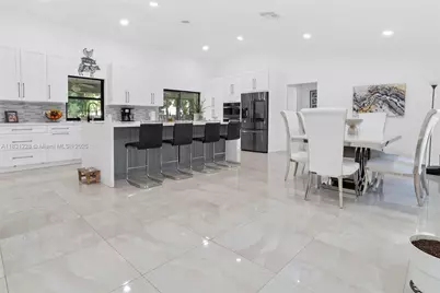 8022 NW 84th Ter, Tamarac, FL 33321 - Photo 6