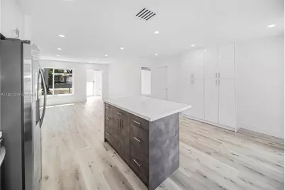 2001 NW 33rd St, Oakland Park, FL 33309 - Photo 6