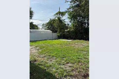 1240 NW 86th St, Miami, FL 33147 - Photo 6