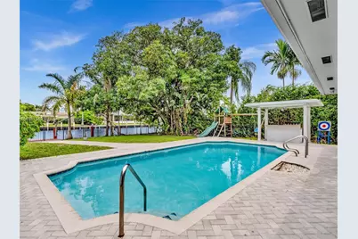 413 Tamarind Dr, Hallandale Beach, FL 33009 - Photo 12