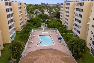 620 NE 12th Ave, Hallandale Beach, FL 33009 - Photo 22